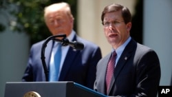 Başkan Donald Trump ve Savunma Bakanı Mark Esper Gül Bahçesi'nde aşı çalışmalarına ilişkin açıklamalar yaptı.