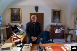 Sergio Pagano u svojoj kancelariji.