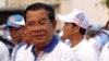 រូបឯកសារ៖ លោកនាយករដ្ឋមន្ត្រី ហ៊ុន សែន និងប្រធានគណបក្សប្រជាជនកម្ពុជា ចូលរួមធ្វើយុទ្ធនាការឃោសនាបោះឆ្នោតជាតិ នៅរាជធានីភ្នំពេញ កាលពីថ្ងៃទី ១ ខែកក្កដា ឆ្នាំ២០២៣។ 