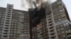 Jengo la makazi ya raia lililoshambuliwa na Russia mjini Kyiv, Ukraine. 