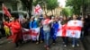 Demonstranti se okupljaju protiv zakona o "stranom uticaju" u Tbilisiju, Gruzija, 14. maja 2024. Zbog zakona, SAD su 31. jula 2024. objavile da će uskratiti 95 miliona dolara pomoći zemlji.