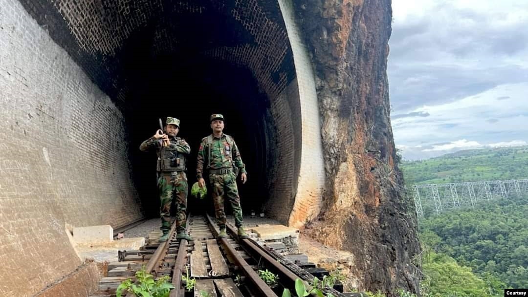 ဂုတ်ထိပ်တံတားအနီးတွေ့ရတဲ့ TNlA တပ်ဖွဲ့ဝင်များ (ဇူလိုင် ၅၊ ၂၀၂၄)