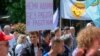Андрија Младенович од Центар за европски политики во Белград вели дека „постојат некои проценки дека сме изгубиле повеќе од 500.000 луѓе од 2011 година досега