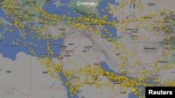 Hava hərəkətinin qrafik təsviri 14 aprel 2024-cü il tarixində İran və qonşu Yaxın Şərq üzərində hava məkanını göstərir. (Flightradar24.Com/Reuters)