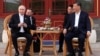 Presiden Rusia Vladimir Putin dan Presiden China Xi Jinping menghadiri upacara minum teh di taman Zhongnanhai Beijing, China, 16 Mei 2024. (Foto: Sputnik/Mikhail Metzel/Pool via REUTERS)