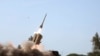 Pamje arkivi e një rakete të lëshuar gjatë një stërvitje në Iranin jugor, sipas një fotografie në faqen e internetit të ushtrisë iraniane, më 19 janar, 2024/Ushtria iraniane via AP