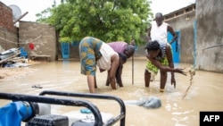 Plusieurs dizaines de maisons se sont écroulées dans le quartier de Walia à N'Djamena, bordant le fleuve Chari dont le lit a débordé.