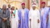 Lokacin da Atiku Abubakar, tsakiya, ya kai ziyara fadar Mai Martaba Shehun Borno (Facebook/Atiku Abubakar).