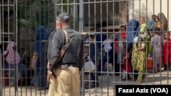 د کراچۍ په مرکزي زندان کې بندي افغان مېرمنې او ماشومان