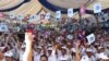 ​សមាជិក​បក្ស​និង​អ្នកគាំទ្រ​គណ​បក្ស​ភ្លើងទៀន​ស្រែក​សាទរ​ដោយ​ភាព​សប្បាយរីករាយ​ នៅ​ក្នុង​សមាជ​វិសាមញ្ញ​របស់​គណ​បក្ស​ នៅ​​ក្នុង​សង្កាត់​ឃ្មួញ ខណ្ឌ​សែនសុខ រាជធានី​ភ្នំពេញ​​​ នៅ​ថ្ងៃ​ទី​១៥​ ខែ​ឧសភា ឆ្នាំ២០​២២​។​ (លាស់ លីបលីប​​/វីអូអេ​)