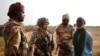 Les forces armées maliennes (FAMa) et les soldats français du Groupement tactique désert (GTD) "Belleface" effectuent une opération de contrôle de zone dans la région de Gourma pendant l'opération Barkhane à Ndaki, au Mali, le 29 juillet 2019.