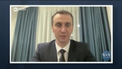 Пандемія невакцинованих: як уряди США та України виходять із ситуації. Відео