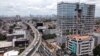 Kereta api Mass Rapid Transit (MRT) melintasi rel yang membelah ibu kota Jakarta, 10 Februari 2022. (BAY ISMOYO / AFP)