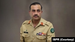 د فرنټیر رجمنټ سره تعلق لرونکی لفټننټ جنرل عاصم منير د استخباراتي ايي اېس ايي مشر پاتې، او د ګوجرانوالې د کور کمانډر پاتې کېدو وروسته دا وخت هغه د کوارټر ماسټر جنرل په څوکۍ تعنيات دی