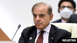 وزيراعظم شهباز شریف وويل،"سوال اوس دا راپورته کیږي چې ترهګر بيرته چا راوستل؟ او څنګه داسې وشو چې دومره موده امن په ځای وو، قربانۍ ورکړی شوې بيا څنګه د پاکستان امن خراب شو او پښتونخوا د ترهګرو لاسو ته لاړه"