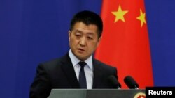 中国外交部发言人陆慷2018年4月23日主持记者会（路透社）