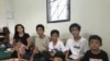 អ្នកស្រី ប៊ូ រចនា ភរិយា និង​កូនប្រុស​ទាំង​៥នាក់ អង្គុយ​នៅក្នុង​កន្លែង​លាក់​ខ្លួន​បណ្តោះអាសន្ន​ក្នុងប្រទេស​មួយ​ កាលពី​ថ្ងៃទី២ ខែកក្កដា ឆ្នាំ២០១៧។ (សុខ ខេមរា/VOA)