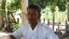 លោក យាប់ យ៉ូត អាយុ៥២ឆ្នាំ បេក្ខជនមេឃុំជាប់ឆ្នោតគណបក្សភ្លើងទៀន ផ្តល់បទសម្ភាសន៍ឲ្យវីអូអេនៅផ្ទះរបស់លោកក្នុងឃុំក្រយា ស្រុកប្រាសាទបល្ល័ង ខេត្តកំពង់ធំ កាលពីថ្ងៃទី២៦ ខែមិថុនា ឆ្នាំ២០២២។ (ស៊ុន ណារិន/វីអូអេ)
