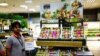 Prices for Alphonso mangoes have crashed in India due to a ban by the European Union. In this photo, they are on sale in a supermarket in Delhi, India, May 7, 2014. (Anjana Pasricha/VOA)