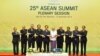 Presiden Jokowi berfoto bersama para pemimpin negara ASEAN di Myanmar (Foto: VOA/dok kemenlu-andylala)
