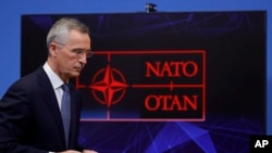 Umunyamabanga mukuru wa OTAN, Jens Stoltenberg, ku cicaro ca OTAN i Buruseli mu Bubirigi, kw'itariki ya 12/01/2022. 
