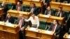 La Première ministre néo-zélandaise Jacinda Ardern au parlement le 2 décembre 2020 à Wellington (Photo AP)