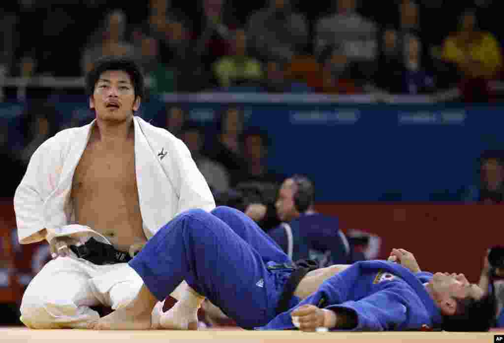 Masashi Nishiyama of Japan, left, and Song Dae-Nam of South Korea, react after their men&#39;s 90-kg judo match at the 2012 Summer Olympics, Aug. 1, 2012.