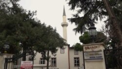 Istanbul's mosques remain open, but prayers have been suspended for the first time in the city's history, in efforts to contain COVID-19. (Dorian Jones/VOA)