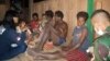 Tim Kesehatan Pos Towe Hitam Satgas Pamtas Yonif Mekanis 403/Wirasada Pratista mengunjungi rumah warga yang mengalami sakit malaria. (Foto: Courtesy/Pendam XVII/Cenderawasih)