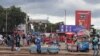 Streets of Harare are flooded with people ignoring social distance on the first day Zimbabwe government relaxed a lockdown to contain coronavirus, March 2, 2021. (Columbus Mavhunga/VOA)