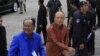លោក ប៉ុល សារឿន និងលោក សៅ សុខា មាន​វត្តមាន​រួម​ក្នុង​ពិធី​មួយ ​នៅ​ពហុ​កីឡដ្ឋាន​ជាតិ​អូឡាំពិក​ រាជធានី​ភ្នំពេញ ​កាល​ពី​ខែ​កក្កដា ​ឆ្នាំ២០១៧ ​កន្លង​ទៅ។ ​ (អូន ឆេងប៉រ/VOA) 