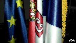 Zastave Evropske unije i Republike Srbije, Foto: Glas Amerike
