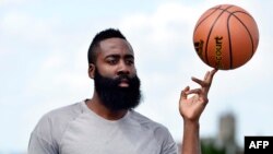 James Harden des Houston Rockets, avant une conférence de presse à Paris, France, le 20 août 2016 in Paris. 