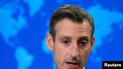 Речник Держдепартаменту США Нед Прайс говорить під час прес-конференції у Вашингтоні. Manuel Balce Ceneta/Pool via REUTERS/File Photo
