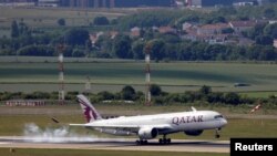 Një avion i linjës ajrore të Katarit