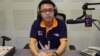 គង់ ឌីវីន ម្ចាស់​មេដាយ​ប្រាក់​ក្នុងការ​ប្រកួត​កម្មវិធី​កុំព្យូទ័រ​លំដាប់​អន្តរជាតិឆ្នាំ​២០១៥ នៅ​បន្ទប់ផ្សាយ​ VOA ភ្នំពេញ កាល​ពី​ថ្ងៃទី២០ ខែសីហា ឆ្នាំ២០១៥។ (នូវ ពៅលក្ខិណា/ VOA Khmer)