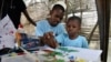 Un homme aide un enfant autiste à peindre lors de la Journée mondiale de l'autisme, à Abidjan le 2 avril 2017 (Photo d'illustration)