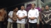 Presiden Terpilih Joko Widodo bertemu mantan pesaingnya dalam pilpres 2014 Prabowo Subianto di Jakarta (17/10). (VOA/Andylala Waluyo)