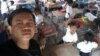 លោក​ ទូច​ យិនមុនី និង​សិស្ស​សាលា​មតេ្តយ្យ​ត្បូង​ដំរីក្នុង​ស្រុក​បាទី ខេត្ត​តាកែវ។ (រូបភាព​ផ្តល់ឲ្យ​)