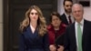 Hope Hicks yayin da ta kammala amsa tambayoyi