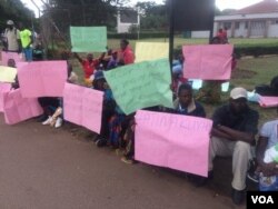 Batshengisela emgwaqweni besola indlela okuqhutshwe ngayo ukhetho lwebandla leZanu PF.