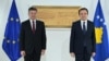 Izlaslanik Evropske unije za dijalog Kosova i Srbije Miroslav Lajčak (levo) i premijer Kosova Aljbin Kurti (Foto: Twitter/@miroslavlajcak)