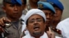 Habib Rizieq, saat bicara dengan media setelah tiba di Polda Metro Jaya 1 February , 2017 REUTERS/Darren Whiteside - RTX2Z3RX