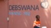 Un travailleur arrive à la mine de diamant de Jwaneng, exploitée par Debswana, dans la périphérie de Gaborone, au Botswana, le 25 novembre 2015. (Photo REUTERS/Siphiwe Sibeko)