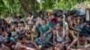 Wasu 'yan gudun hijirar Rohingya a kan iyakar kasar Bangladesh 