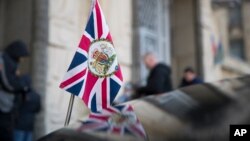 The British Union flag flies from the front of a car as Britanski ambasador u Rusiji, Lori Bristov, prisustvuje sastanku u ruskom ministarstvu spoljnih poslova u Moskvi, Rusija, 17. marta 2018.