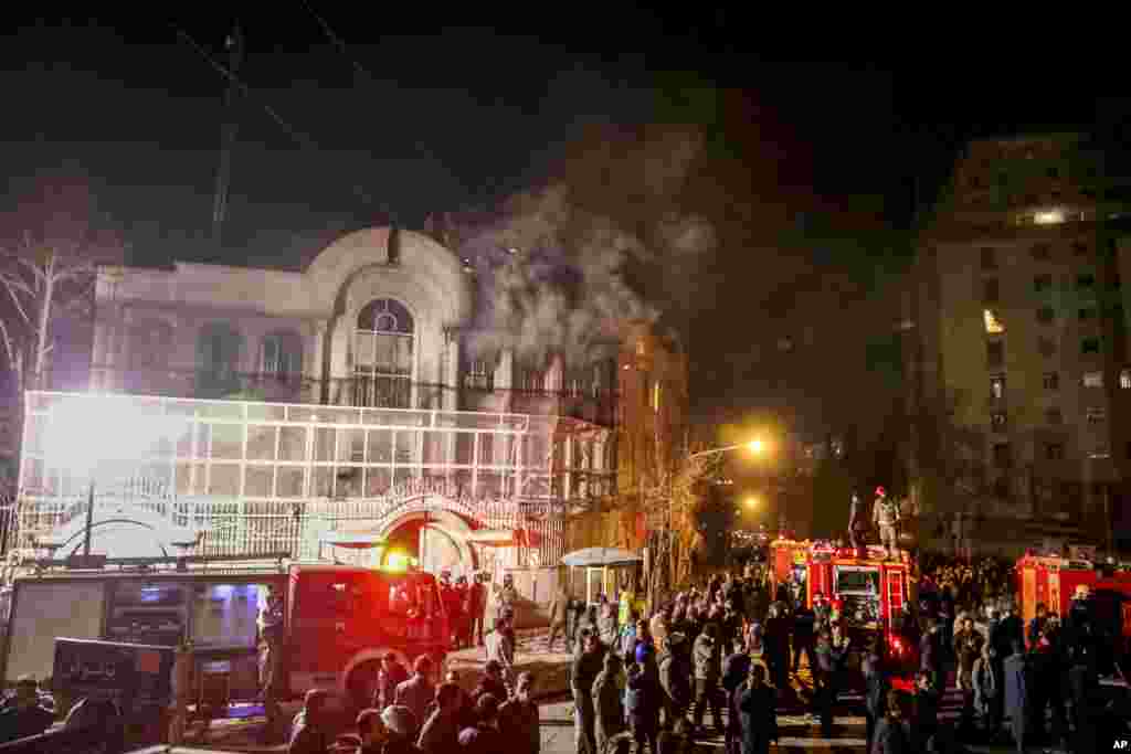 Iranian protesters set fire to the Saudi embassy in Tehran, during a protest against the execution of prominent Shi&#39;ite cleric Sheikh Nimr al-Nimr by Saudi authorities.