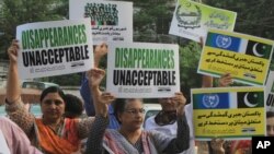 عدالت د کورنیو چارو سکرټري ته امړ وکړو چې دا معامله دې نوی وفاقي کابينې ته وړاندې کړي. چې د کورنیو چارو سکرټري دې هم د راتلونکې سماعت په مهال خپله عدالت ته حاضر شي. د عدالت وېنا وه چې وفاقي حکومت ته موقع ورکوي چې د بې درکه کسانو د مسلې په اړه دې پالیسي جوړه کړي.