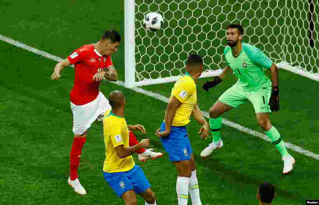 ስዊዘርላንዳዊ ስቲቨን ዙበር ኣብ ልዕሊ ሃገራዊት ጋንታ ብራዚል ማዕረ እትገብር ሸቶ እናመዝገበ