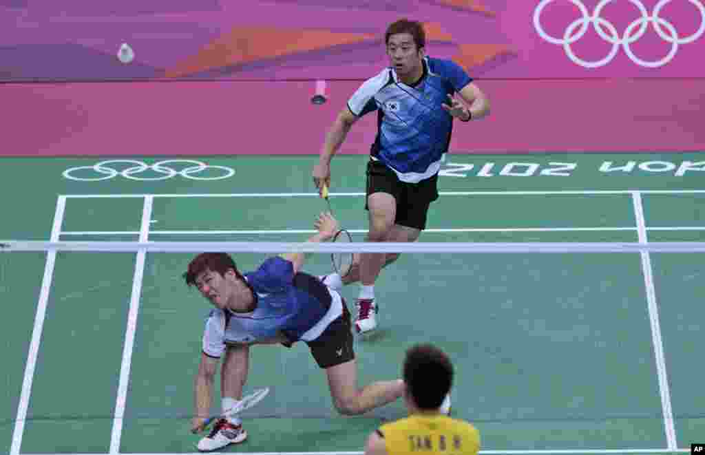 South Korea&#39;s Chung Jae-sung, right, and Lee Yong-dae play against Malaysia&#39;s Koo Kien Keat, unseen, and Tan Boon Heong, at a men&#39;s doubles badminton match of the 2012 Summer Olympics, July 31, 2012.